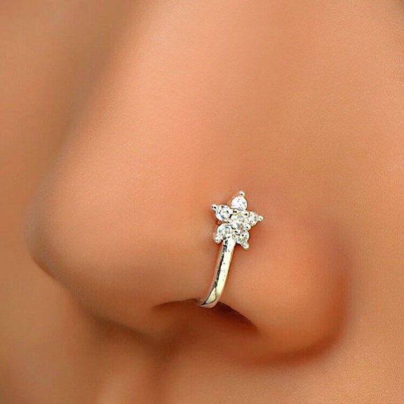 🔵𝟲𝟱%𝗢𝗙𝗙 𝗯𝘂𝗻𝗱𝗹𝗲𝘀 𝟯+🔵 NEW CZ Gold Flower Fake Nose Ring - Picture 5 of 9
